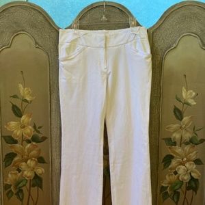 Q.U.E. white ladies pants
